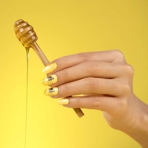 Color Street Honey I'm Comb - World Bee Day 🐝